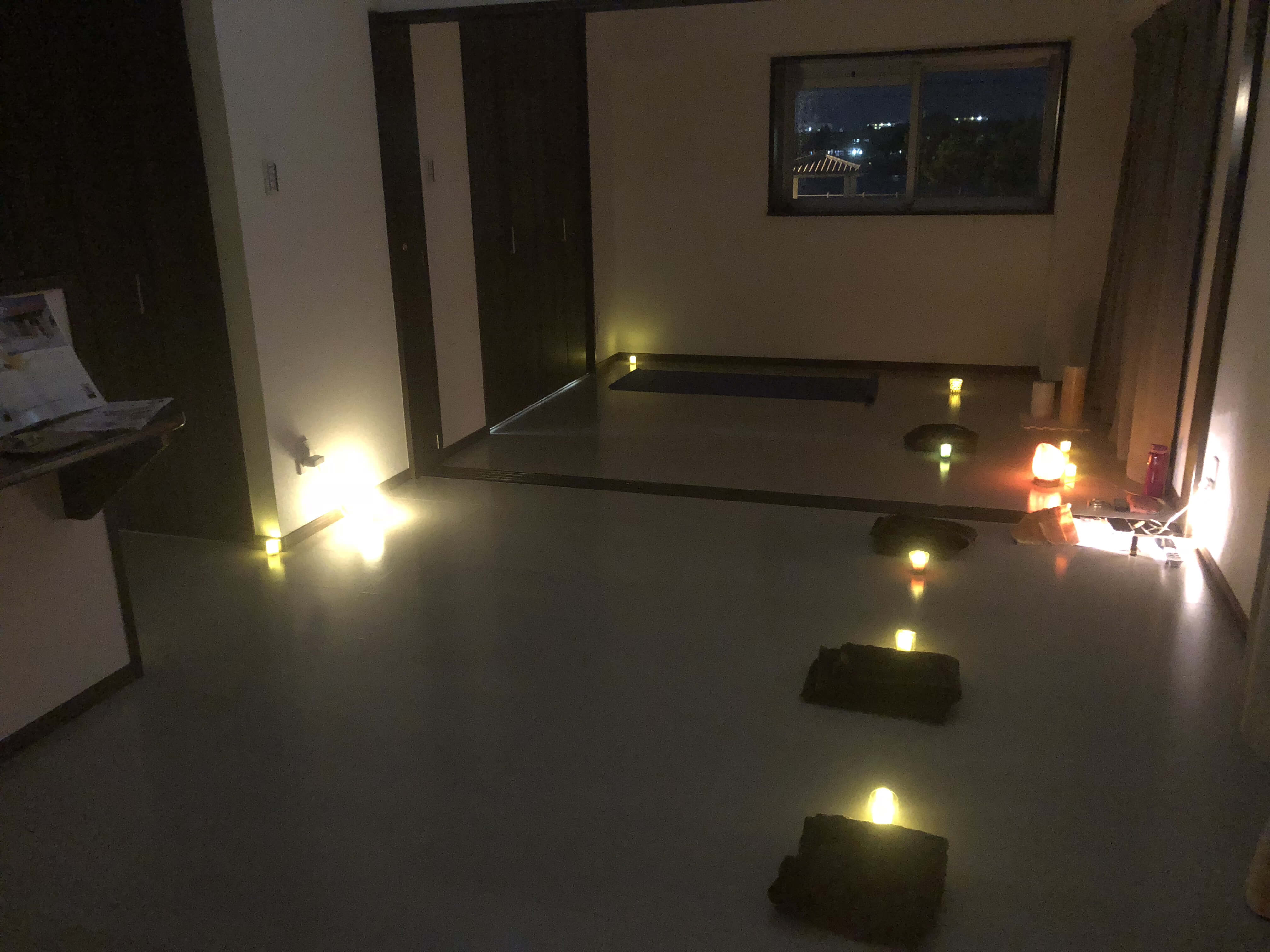 沖縄イメージ瞑想の室内の様子